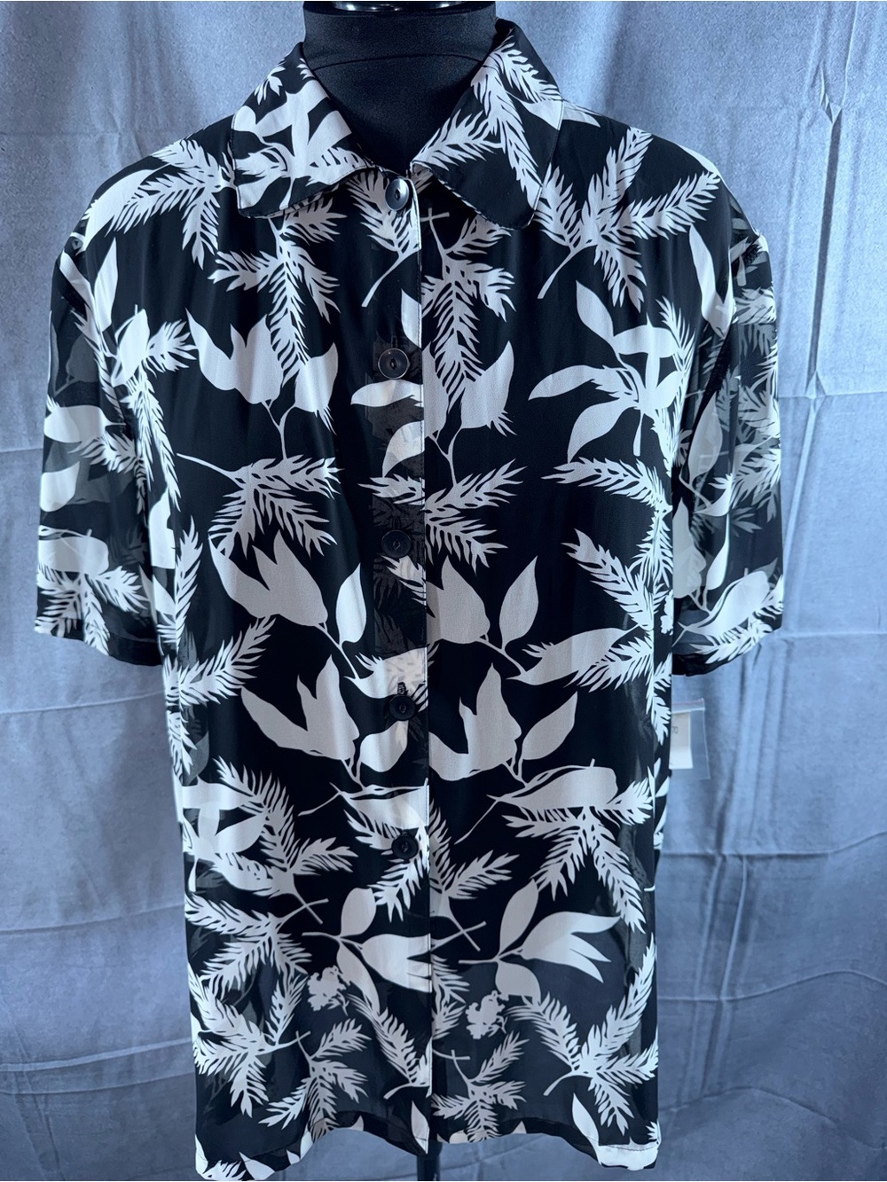 3133-Kristen & Hayley VTG Women's Black & White Tropical Print Button-Down Shirt
